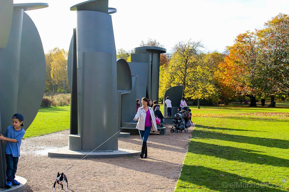 Familia enteras y mascotas. Yorkshire Sculpture Park