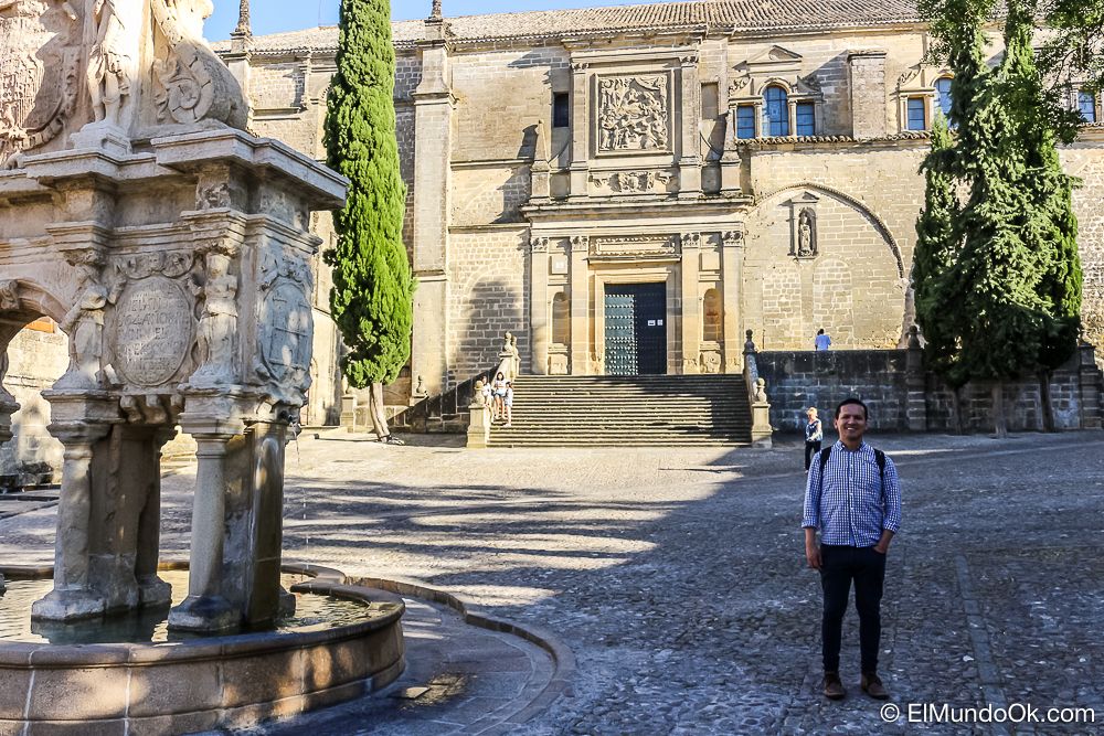 La plaza Santa María, un lugar importante que visitar en Baeza Jaén.