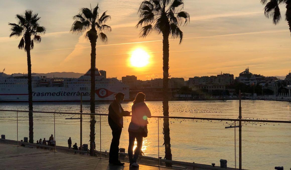 El Muelle Uno es un lugar perfecto para ver el atardecer en Málaga