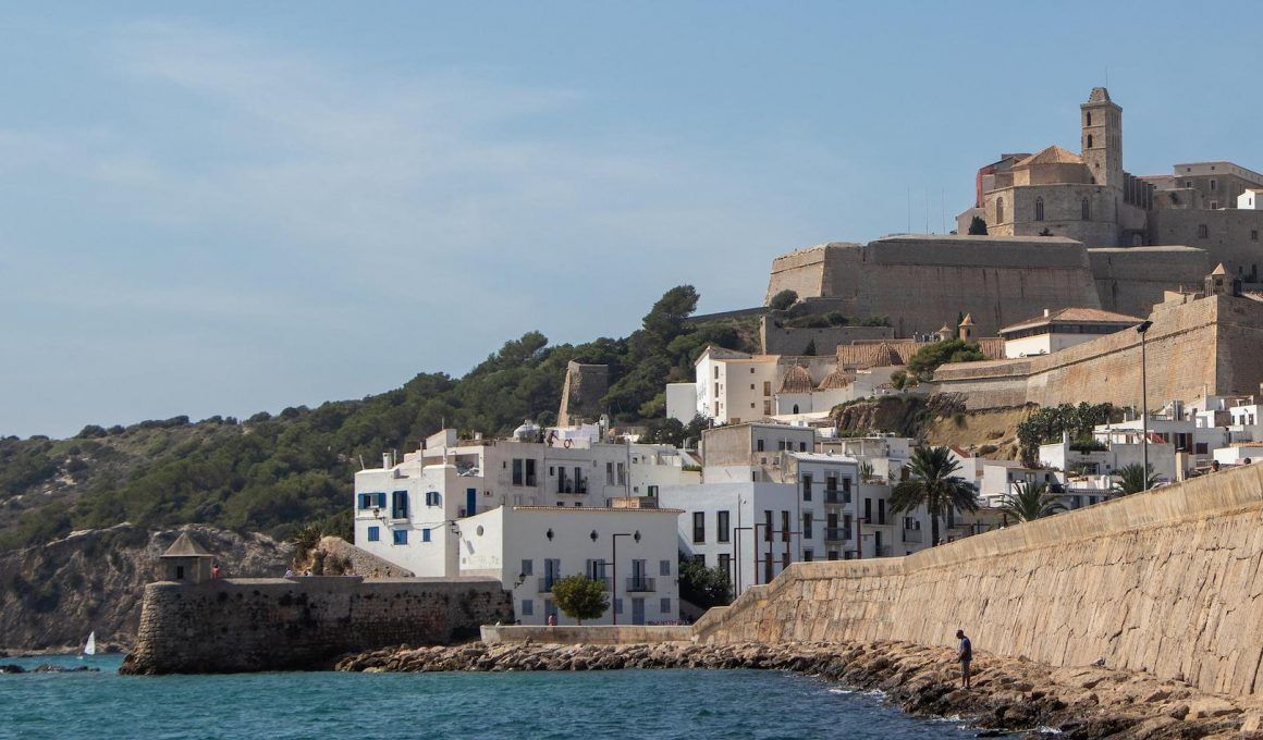 Como ir de Valencia a Ibiza en barco